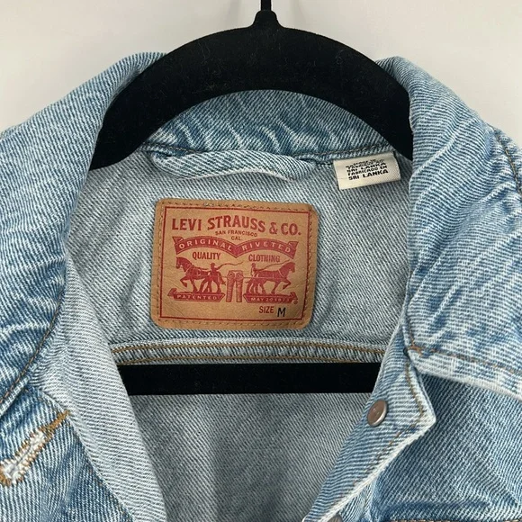 Levi's Denim Jacket Medium - Picture 3 of 6
